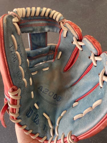Used Right Hand Throw 11.5" A2000 1786 Baseball Glove