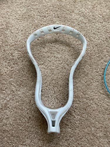 Nike Lakota Head