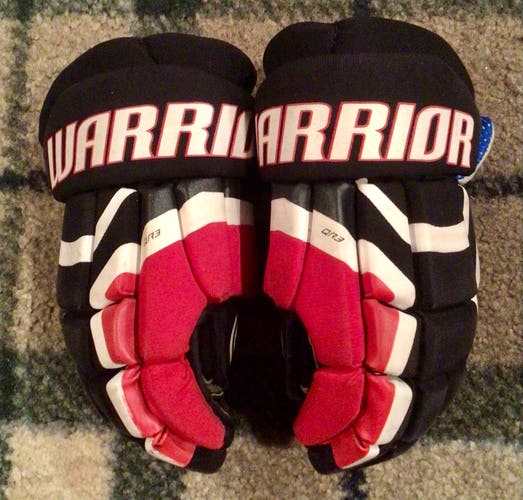 Warrior Covert QR3 10” red white black hockey gloves