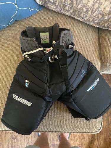 Used Large Vaughn VE8 Goalie Pants