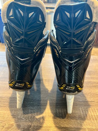 Used Bauer Regular Width Size 9.5 Supreme 2S Pro Hockey Skates