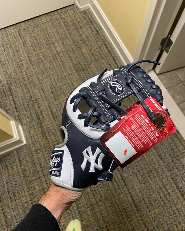 Rawlings Yankees Infield 11.5" Heart of the Hide Baseball Glove