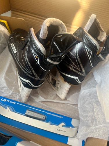 Senior Used Bauer Supreme 1S Hockey Skates Regular Width Size 9.5