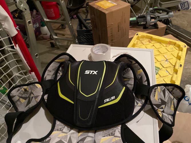 Used - like new - Youth Medium STX Stallion 200 Shoulder Pads