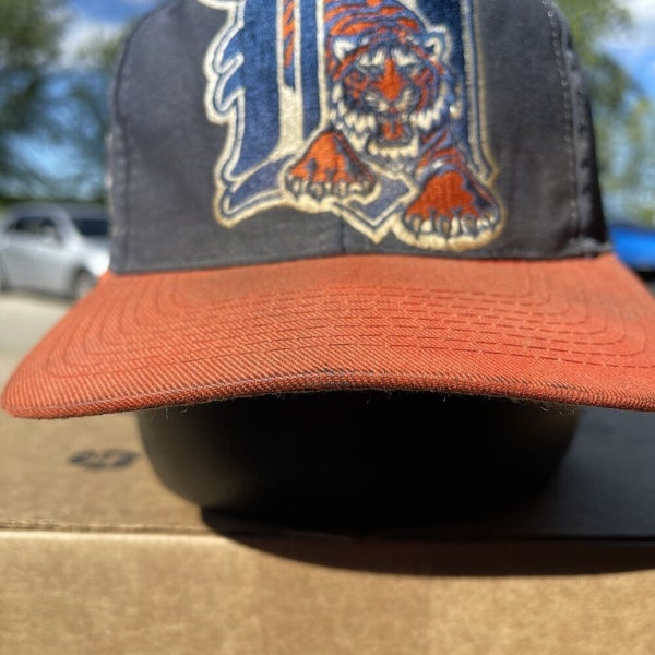 Vintage Detroit Tigers Blue and Yellow MLB Trucker Snapback Hat Adjustable  Cap