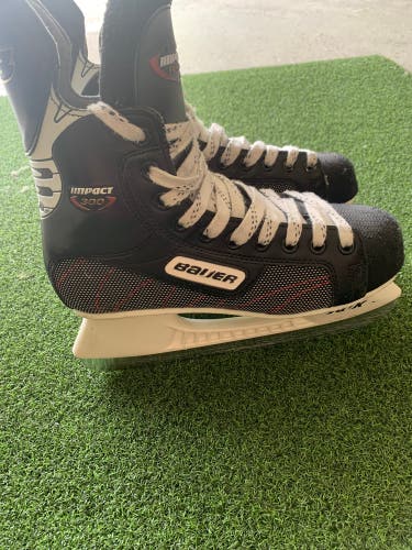 Senior Bauer Regular Width Size 6 Impact 300 Hockey Skates