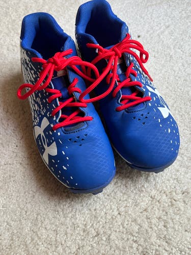 Under Armour Unisex-Child Boys’ Leadoff Low RM Jr. Baseball Shoe, Medium Little Kid (Sz 4.0)