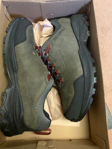 Merrell forestbound mens size 9 brand new in box