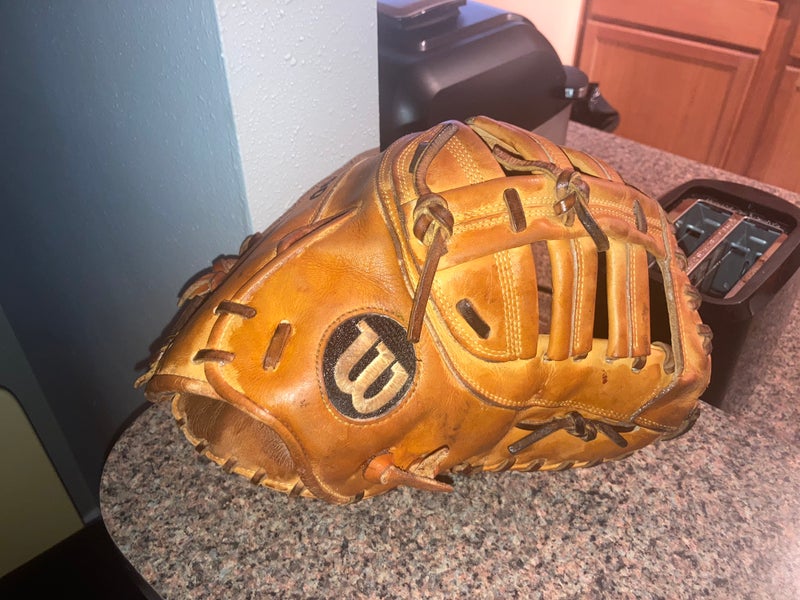 Wilson A2000 first base mitt