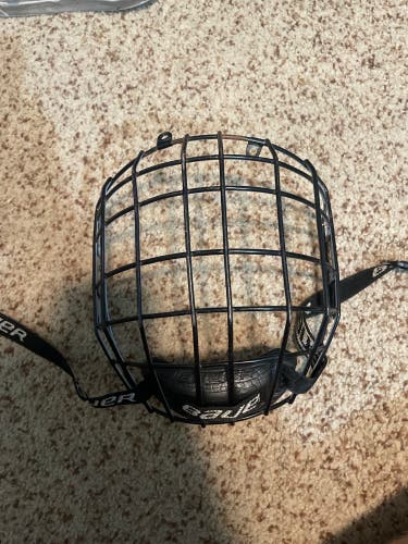 Used Medium Bauer Full Cage RBE III