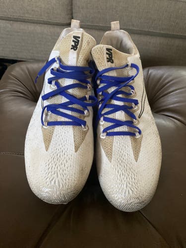 White Men's Molded Cleats Low Cut Vapor