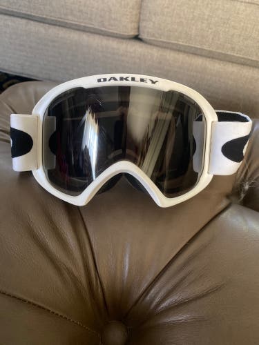Used Oakley Medium Flight Tracker Ski Goggles