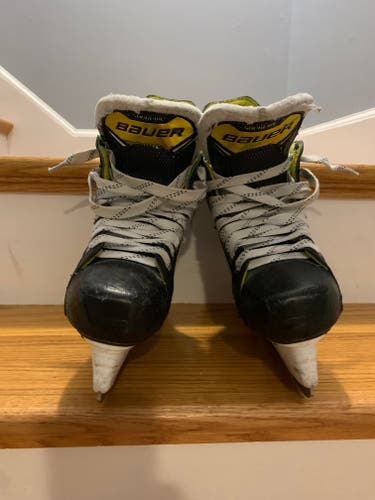 Junior Used Bauer Supreme S37 Hockey Skates Regular Width Size 5