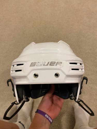 Used Medium Bauer  Re-Akt 200 Helmet