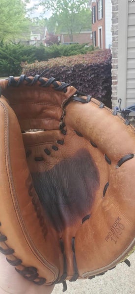 Right Hand Throw 32.5" A2000 Catcher's Glove