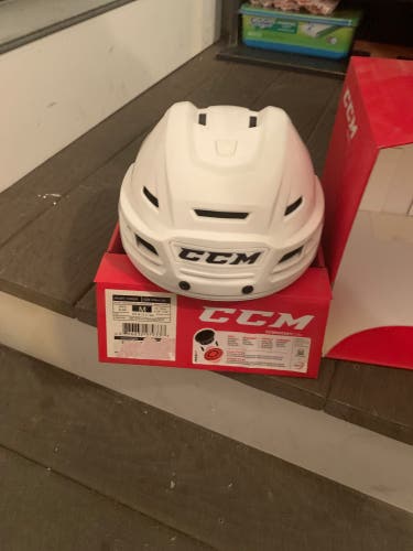 New Medium CCM Resistance 300 Helmet