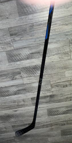 77 Flex RH Pro Stock Nexus 8000 Hockey Stick R32 True Ovie