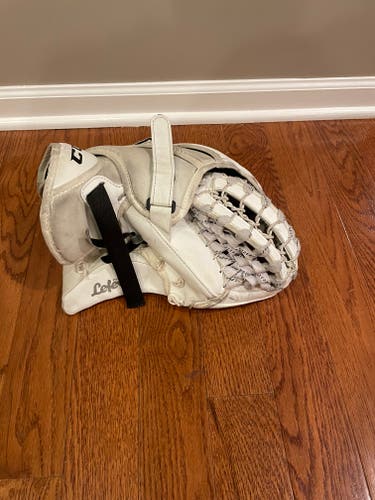 Glove & Blocker Set: Used Regular CCM P2.5//Used CCM Regular Extreme Flex III E3.5