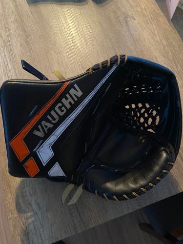 Vaughn ve8 pro carbon goalie glove