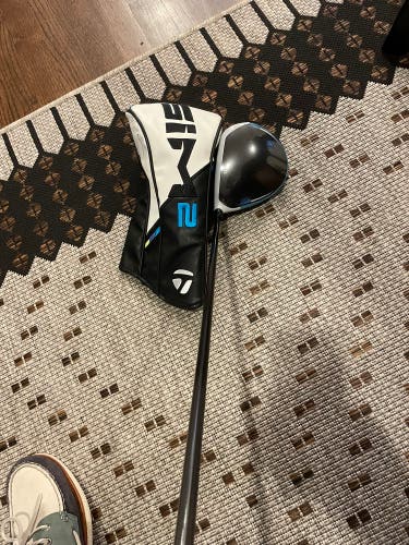 Men's Right Handed Stiff Flex 9 Loft Sim2 Driver