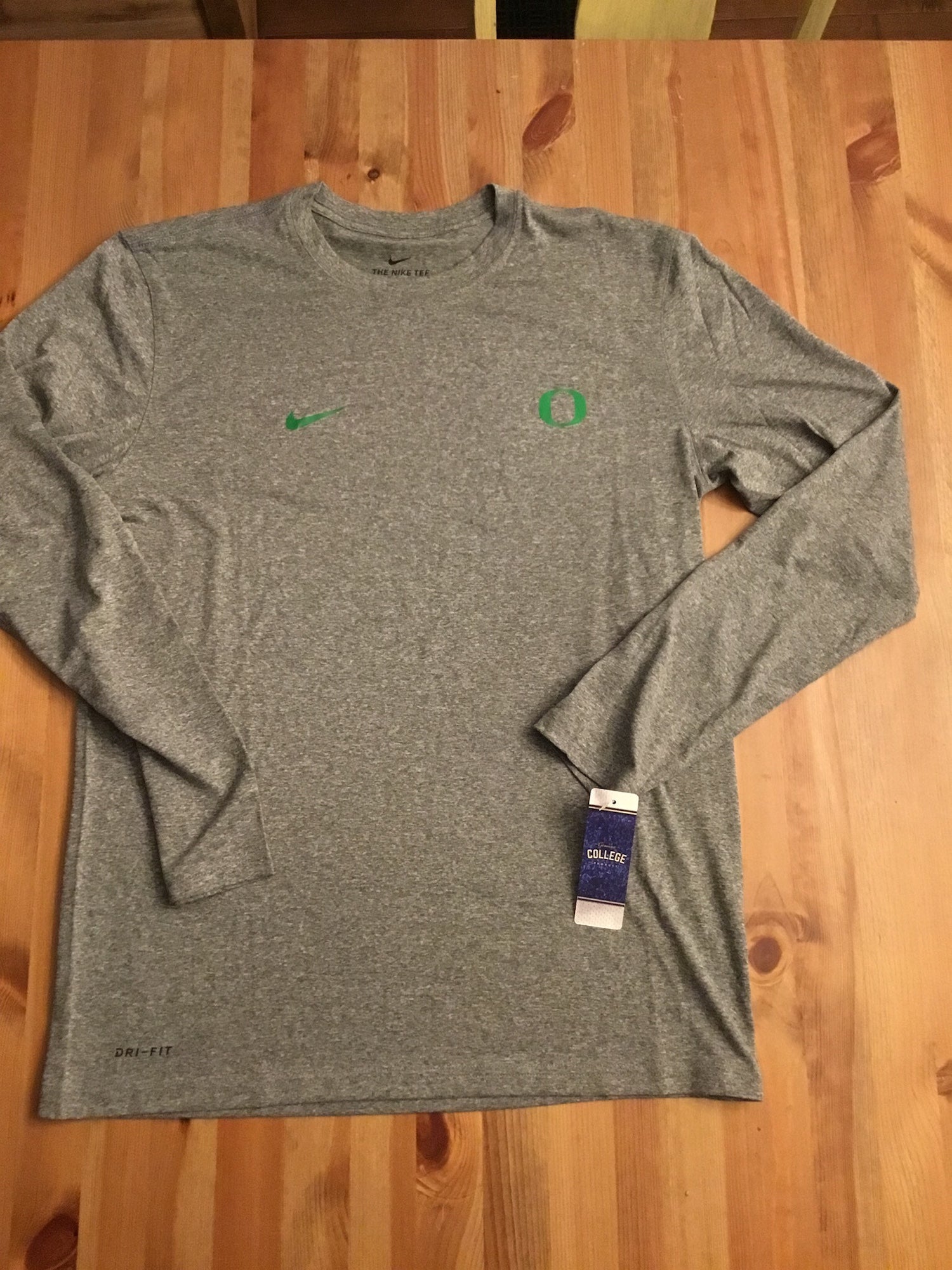 Nike Youth Oregon Ducks Grey Dri-Fit Legend Football Team Issue Long Sleeve T-Shirt, Boys', Medium, Gray