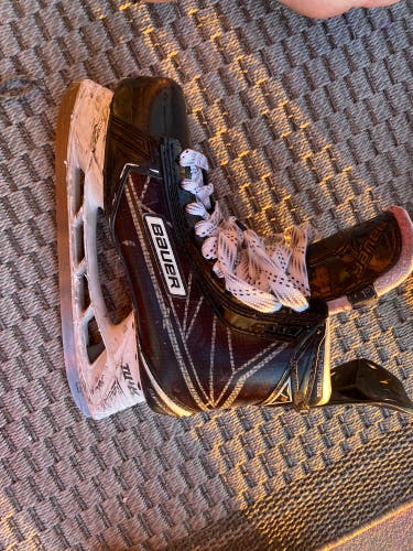 Senior Bauer Regular Width Size 9.5 Supreme 1S Hockey Skates