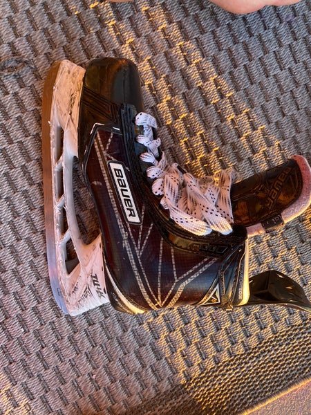 Senior Bauer Regular Width Size 9.5 Supreme 1S Hockey Skates