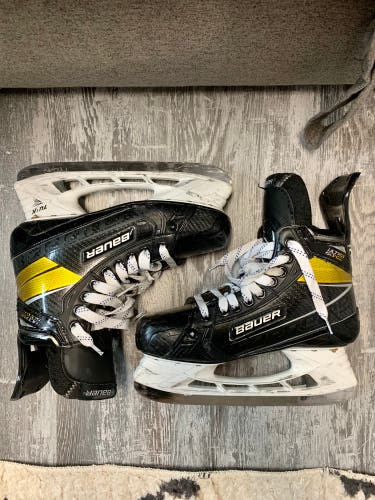 Used Bauer Regular Width Pro Stock Size 5 Supreme UltraSonic Hockey Skates