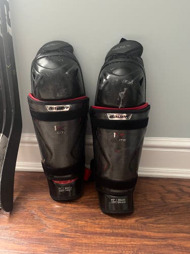 Bauer  Vapor 1X Lite Shin Pads