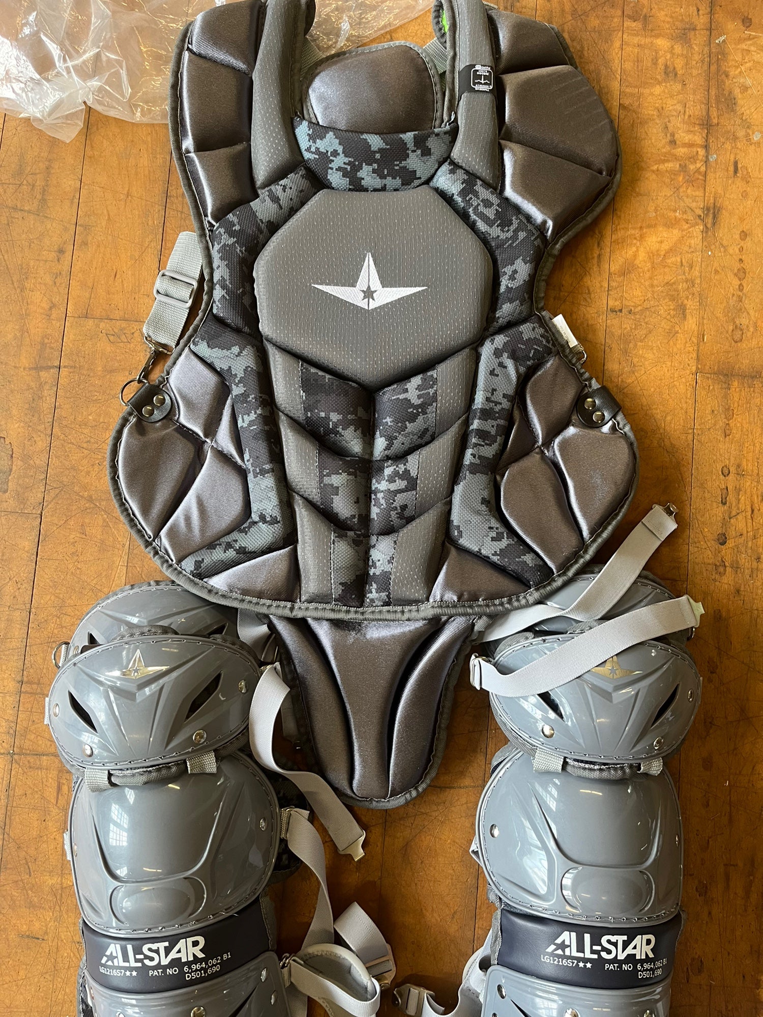 All-Star System 7 Adult Axis Digi Camo Pro Catcher's Set (Graphite