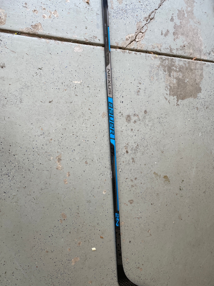 Senior Right Handed P92  Nexus 2N Hockey Stick