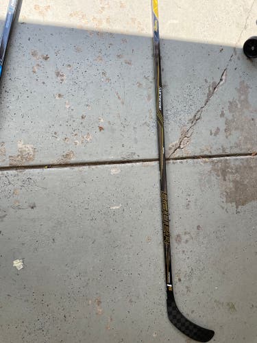 Senior Right Handed P92  Supreme 1S Hockey Stick