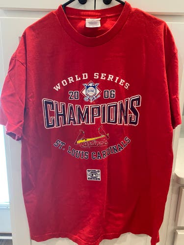 ST. LOUIS CARDINALS 2006 WORLD SERIES CHAMPION Official T-SHIRT (XL)