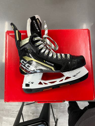 New CCM Tacks ASV Pro Hockey Skates - Size 8