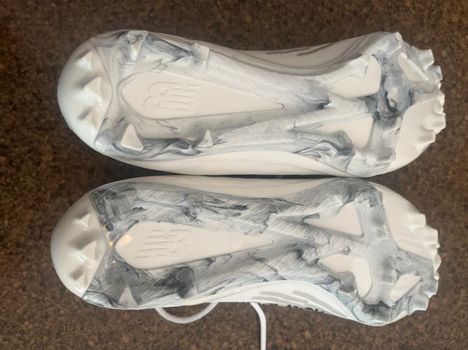 White Adult Men’s New Size 11.5 (Women's 12.5) Molded Cleats New Balance Low Cut Burn X Mid