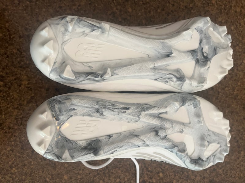 White Adult Men’s New Size 11.5 (Women's 12.5) Molded Cleats New Balance Low Cut Burn X Mid