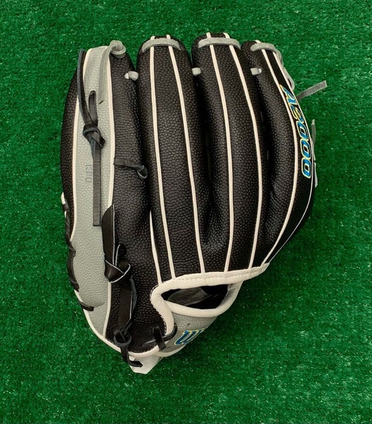 Wilson A2000 1786 SuperSkin 11.5 Infield Baseball Glove - WBW100396115 |  SidelineSwap