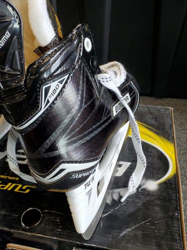 Junior New Bauer Supreme S180 Hockey Skates Regular Width Size 3