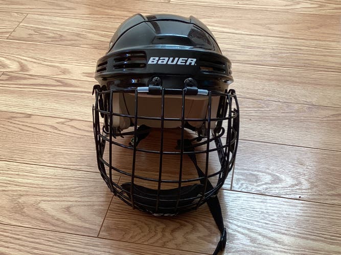 Used Large Bauer  HH4000 Helmet