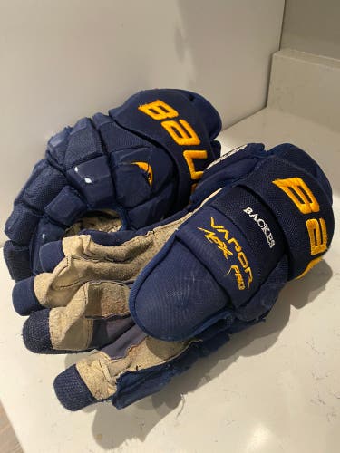 DAVID BACKES NHL ST. LOUIS BLUES PRO STOCK “15 GLOVES USED