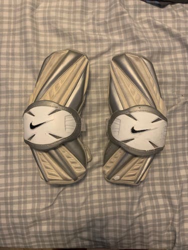 Used Medium/Large Nike Vapor Arm Pads