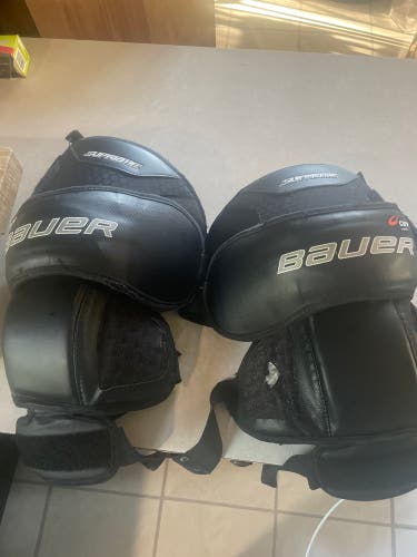 Used Bauer Supreme Knee Guards 37.5