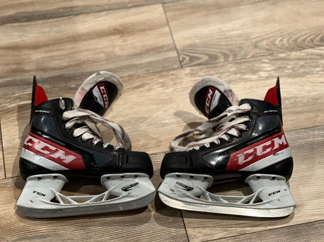 Youth CCM Regular Width Size 13.5 JetSpeed FT485 Hockey Skates