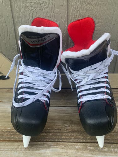 New Bauer Regular Width Size 7 Vapor X400 Hockey Skates