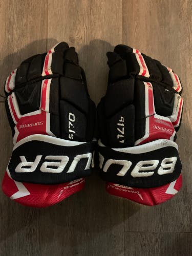 Bauer Supreme S170 hockey gloves