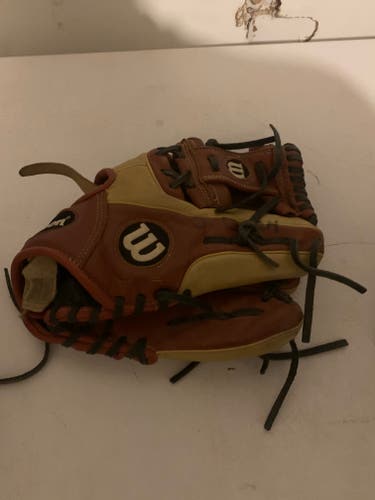 Used Wilson Right Hand Throw Infield A550 Baseball Glove 11"