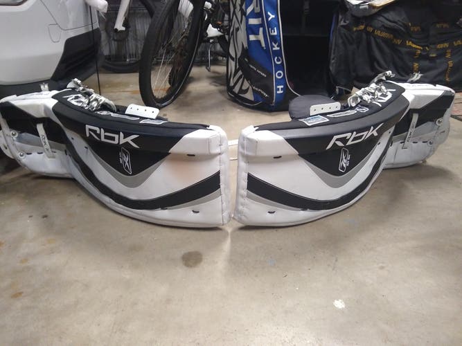 Barely Used 32" Reebok 6K Goalie Leg Pads