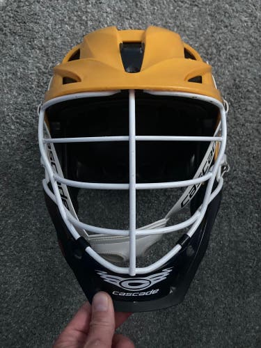 Division 1 Quinnipiac Player's Cascade S Lacrosse Helmet