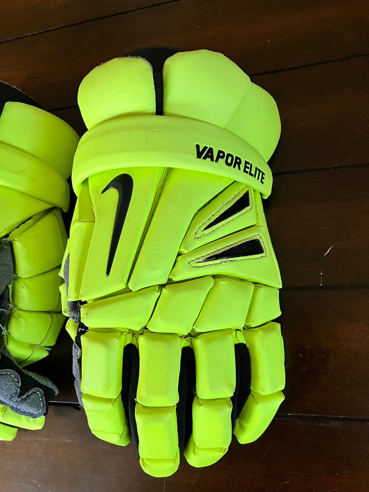 Nike Vapor Elite Volt Gloves - Lacrosse.com 