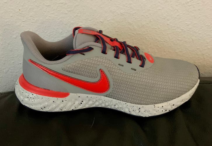 Nike Revolution 5 EXT - Size 6.5